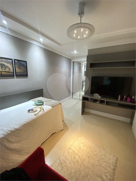 Casa à venda com 4 quartos, sendo 2 suítes, no condomínio Golden Village, Rio de Janeiro - RJ