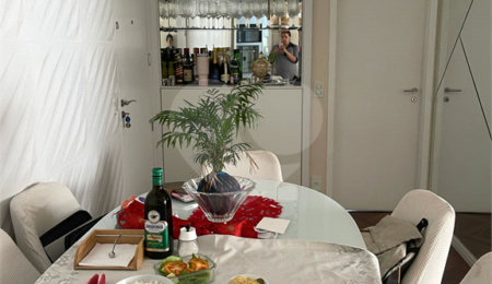 Apartamento à venda com 3 quartos, sendo 1 suíte,  em Aclimação, São Paulo, SP