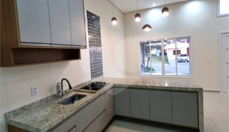 Casa à venda com 3 quartos, sendo 1 suíte,  no condomínio Horto Florestal Villagio, Sorocaba - SP