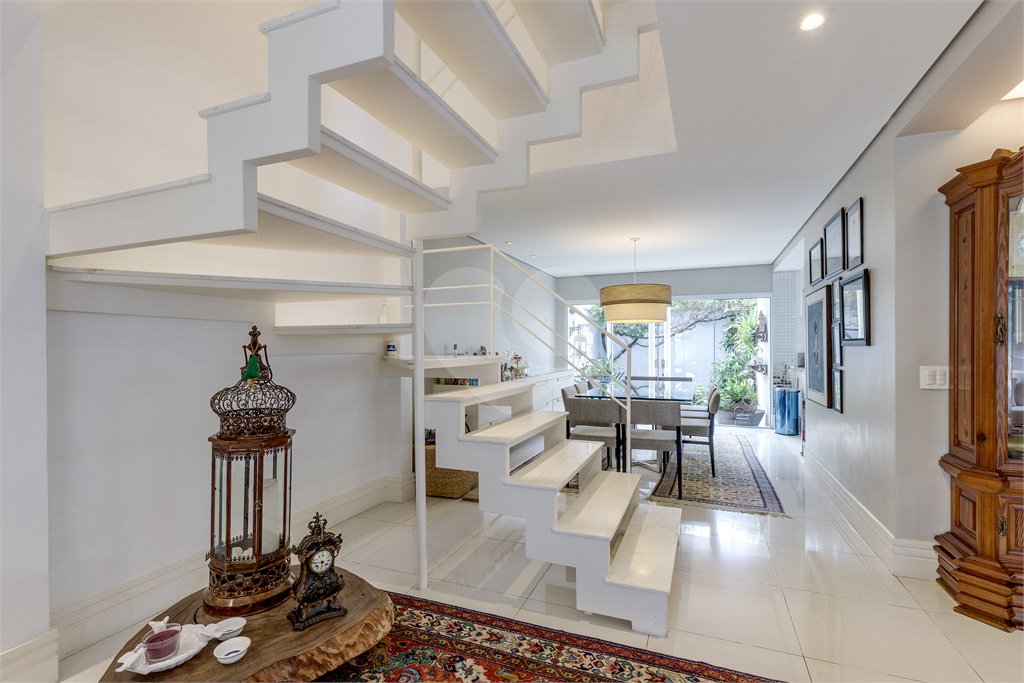 Casa de Vila à venda com 3 quartos, sendo 2 suítes, em Brooklin Velho, São Paulo, SP