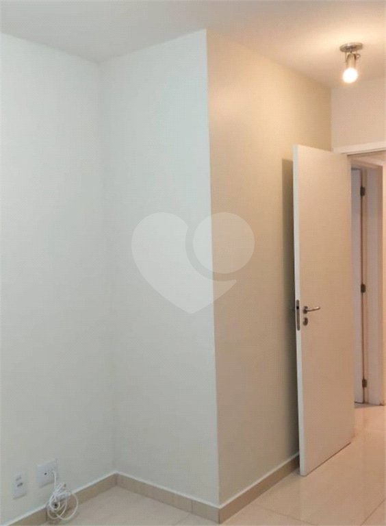 Apartamento para alugar com 3 quartos, sendo 1 suíte, em Lar São Paulo, São Paulo, SP