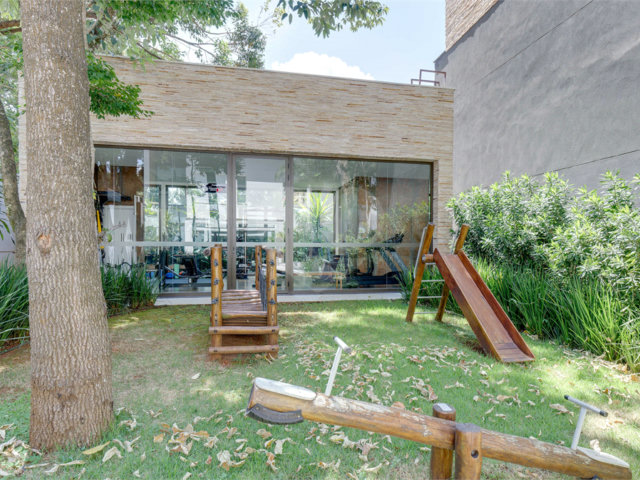 Casa à venda com 4 quartos, sendo 3 suítes,  no condomínio Jardim Flora, São Paulo - SP