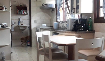 Casa à venda com 5 quartos, sendo 3 suítes,  em Vila Oliveira, Mogi das Cruzes, SP