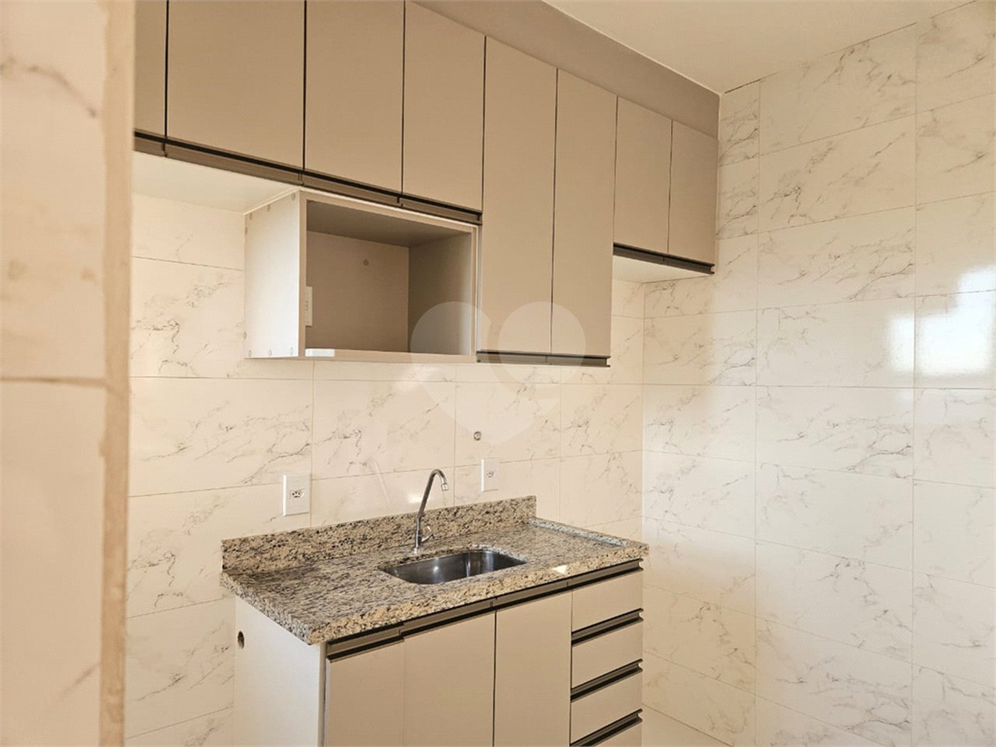 Apartamento à venda com 3 quartos, sendo 1 suíte, no Centro, Poá, SP