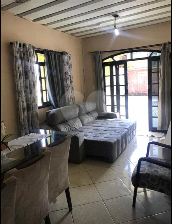 Casa à venda com 2 quartos, sendo 1 suíte, no condomínio Colinas, Rio de Janeiro - RJ