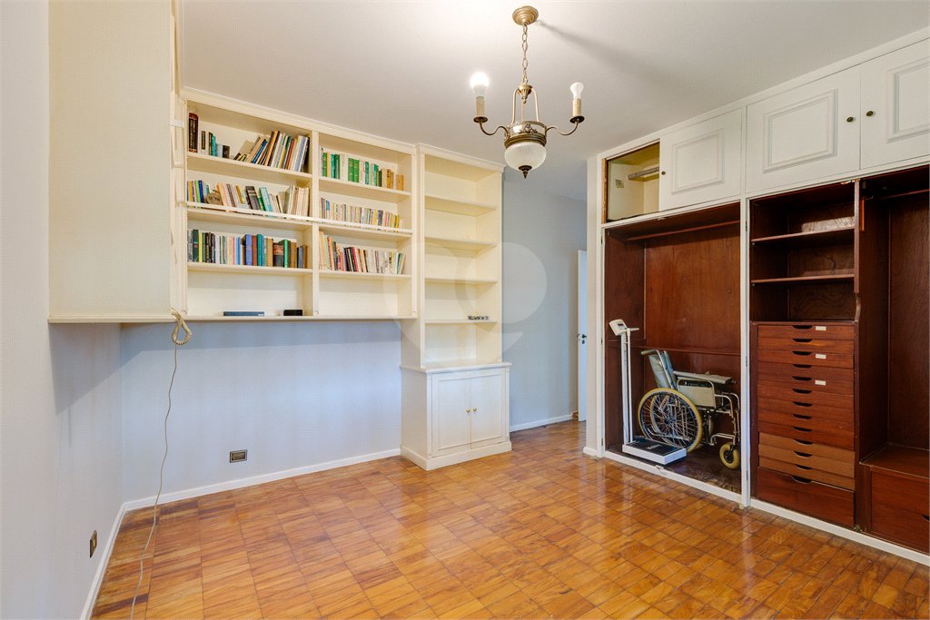Casa à venda com 3 suítes em Alto da Boa Vista, São Paulo, SP