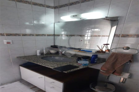Sobrado à venda com 4 quartos, sendo 1 suíte, em Vila Marari, São Paulo, SP
