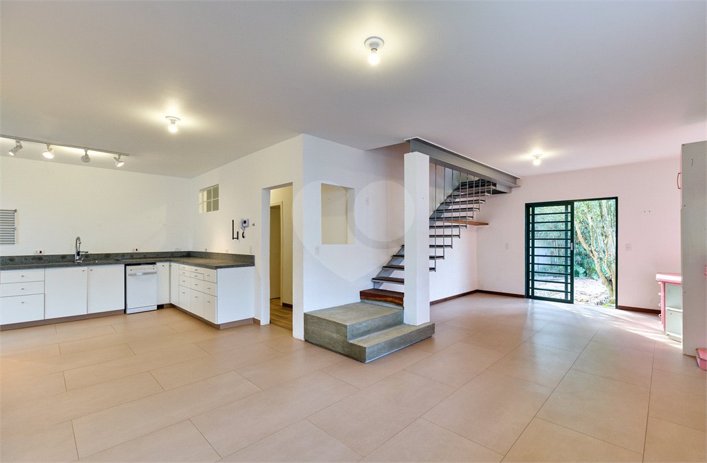 Casa para alugar com 5 quartos, sendo 3 suítes,  em Chácara Monte Alegre, São Paulo, SP