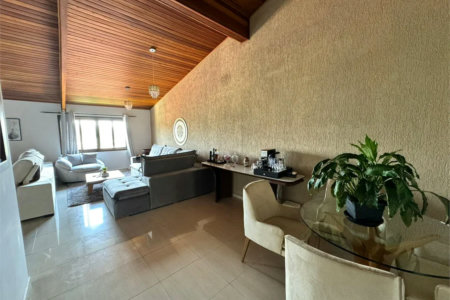 Casa à venda com 3 quartos, sendo 1 suíte, no condomínio Residencial Jardim das Flores 1510, Cotia - SP