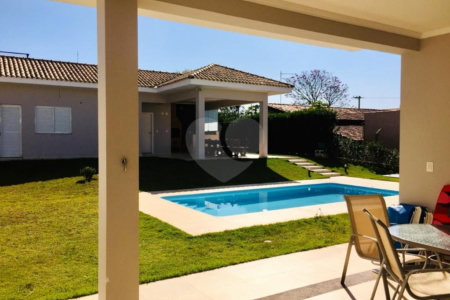 Casa à venda com 3 suítes no condomínio Portal do Sabiá, Araçoiaba da Serra - SP