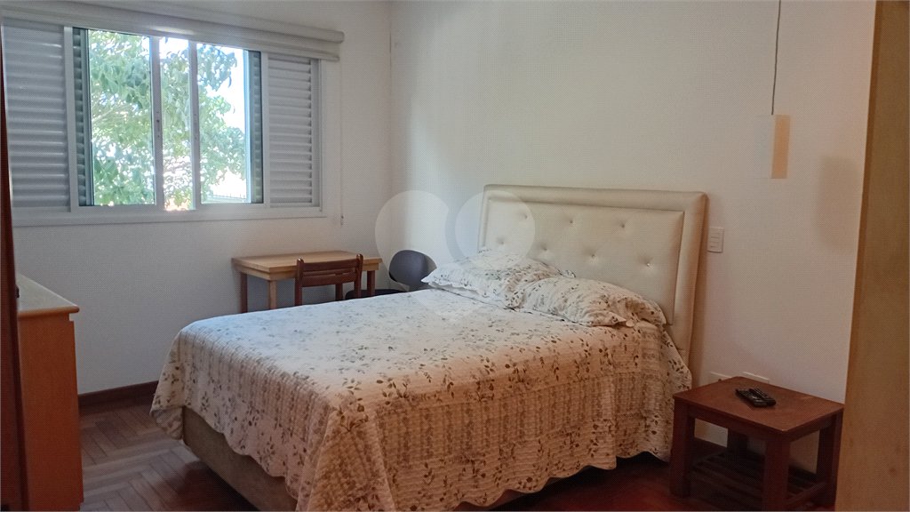 Sobrado à venda com 4 quartos, sendo 2 suítes,  em Vila Gilda, Santo André, SP