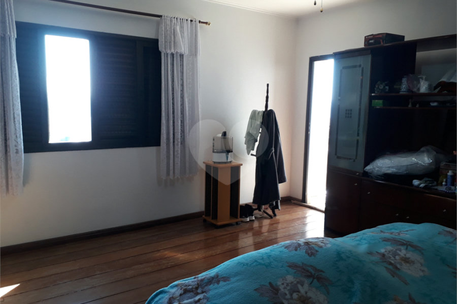 Sobrado à venda com 4 quartos, sendo 1 suíte, em Vila Constança, São Paulo, SP