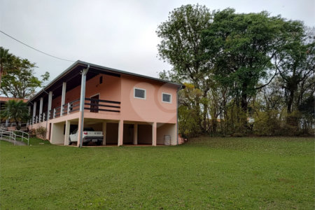 Chácara à venda com 3 quartos, sendo 1 suíte, em Bairro do Machadinho, Angatuba, SP