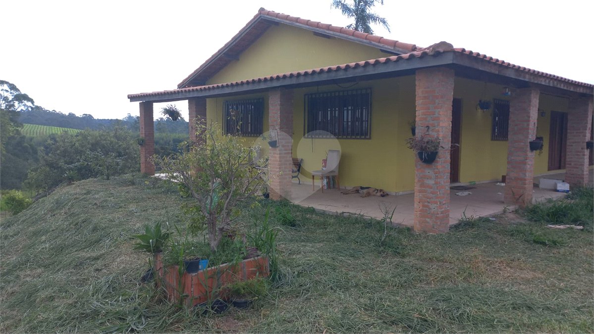 Chácara à venda com 4 quartos, sendo 1 suíte,  em Loteamento Quinta da Mata, Ibiúna, SP