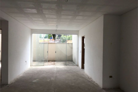 Casa à venda com 4 quartos, sendo 3 suítes,  em Vila Monumento, São Paulo, SP