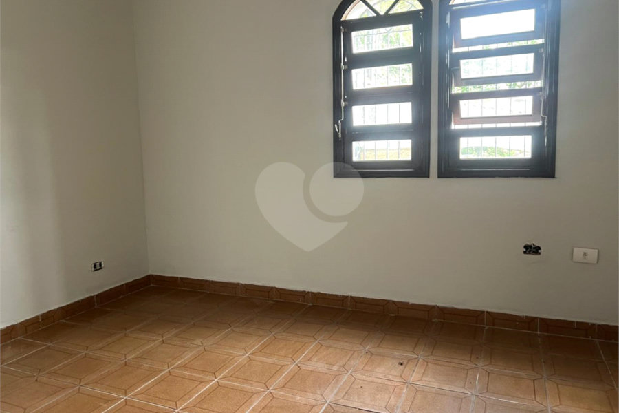 Sobrado à venda com 3 quartos, sendo 1 suíte, em Tremembé, São Paulo, SP