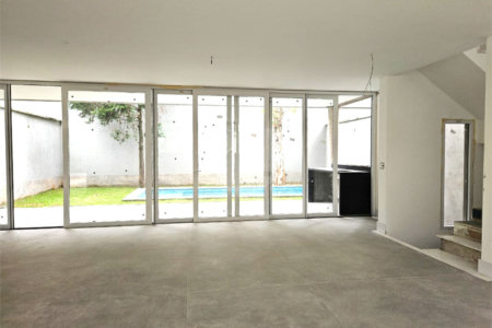 Casa à venda com 4 suítes no condomínio Venezia, São Paulo - SP