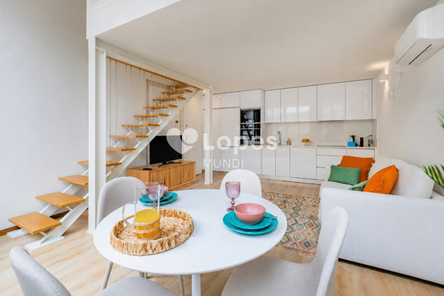 Apartamento T1 Duplex à venda no Bonfim, Porto, Portugal – Mobiliado