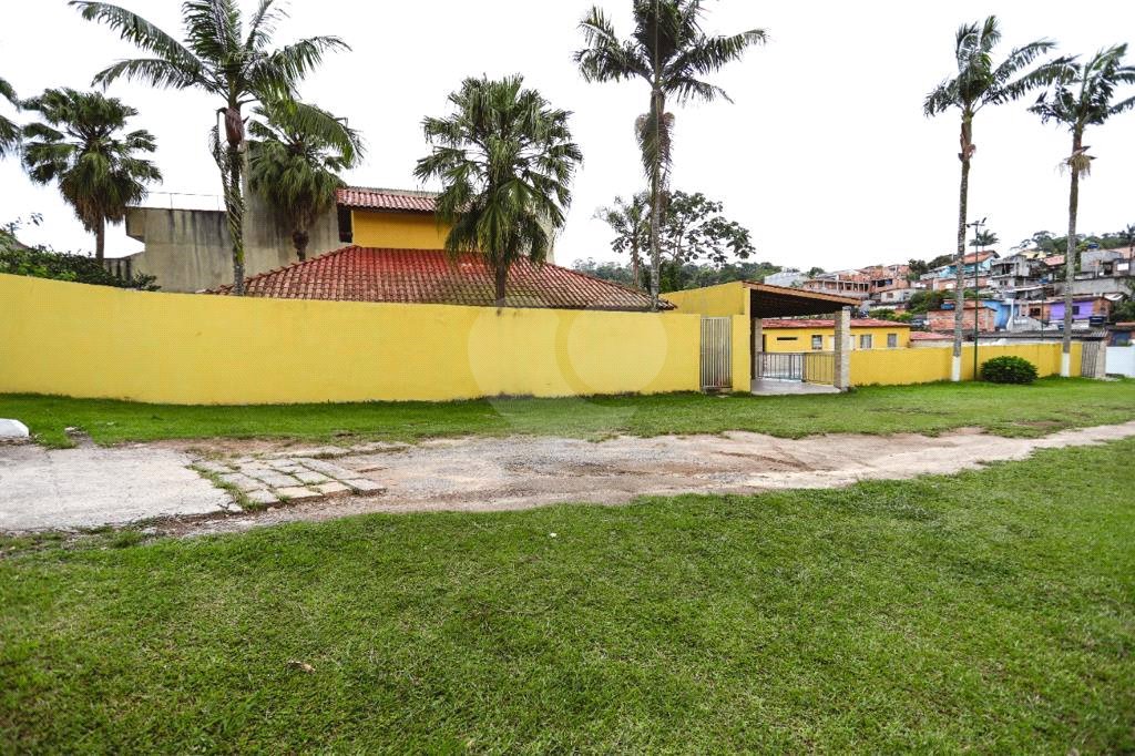 Chácara à venda com 3 quartos, sendo 1 suíte, em Vila São Pedro, Suzano, SP