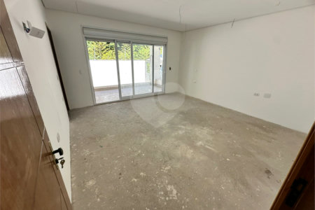 Casa à venda com 4 suítes no condomínio Villaggio Houda, São Paulo - SP