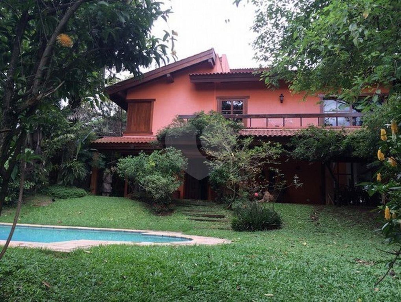 Sobrado à venda com 5 quartos, sendo 3 suítes, em Fazenda Morumbi, São Paulo, SP