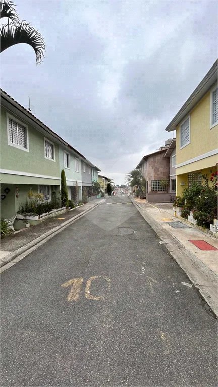 Casa à venda com 3 quartos no condomínio Vila Cantareira, São Paulo - SP