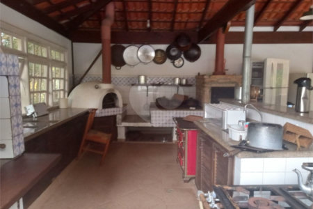 Chácara à venda com 7 quartos, sendo 3 suítes, em Saboó, São Roque, SP