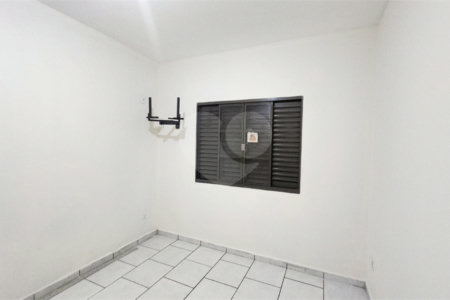 Casa à venda com 4 quartos, sendo 1 suíte, em Jardim Roberto Selmi Dei, Araraquara, SP