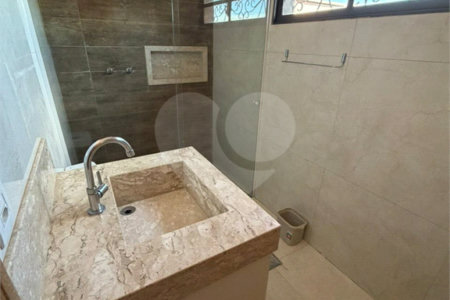 Sobrado à venda com 4 quartos, sendo 1 suíte,  em Jardim Santa Rosa, Araraquara, SP