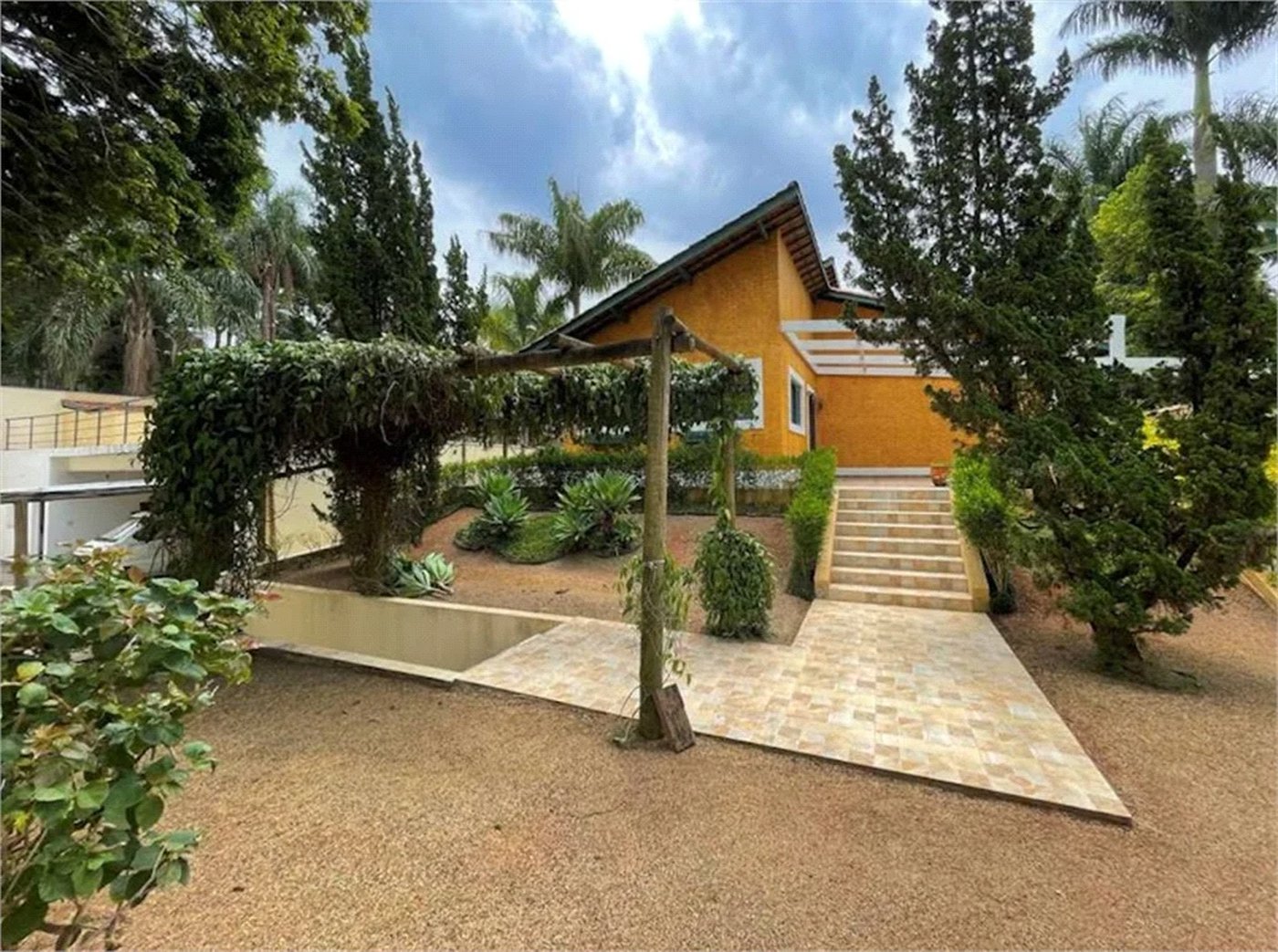 Casa à venda com 4 suítes no condomínio Miollo da Granja, Cotia - SP