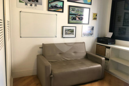 Apartamento à venda com 3 quartos, sendo 2 suítes, em Real Parque, São Paulo, SP