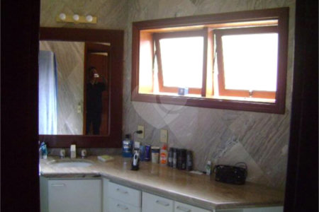 Casa à venda com 5 quartos, sendo 3 suítes, no condomínio Estância Marambaia, Vinhedo - SP