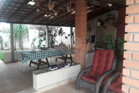 Casa à venda com 3 quartos, sendo 1 suíte,  no Centro, Socorro, SP