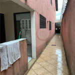 Casa à venda com 3 quartos, sendo 1 suíte, em Vila Valença, São Vicente, SP