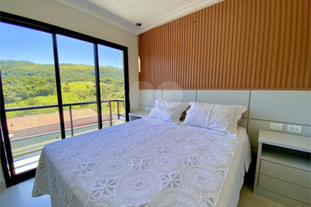 Casa à venda com 3 quartos, sendo 2 suítes, no condomínio Residencial Marchant Buarque, Atibaia - SP