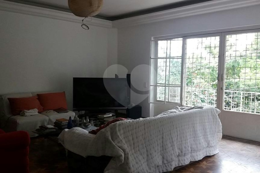 Casa à venda com 6 quartos, sendo 3 suítes, em Jardim São Bento, São Paulo, SP