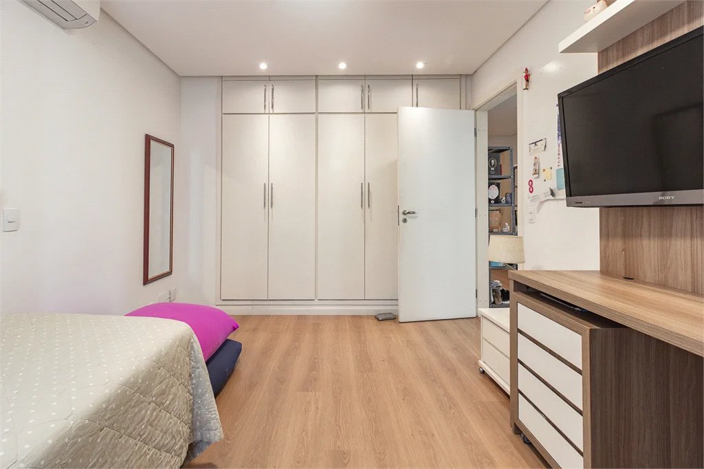 Apartamento à venda com 4 quartos, sendo 2 suítes,  em Jardim Parque Morumbi, São Paulo, SP