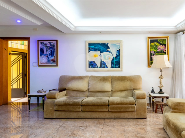 Casa à venda com 4 quartos, sendo 2 suítes,  em Alto da Boa Vista, São Paulo, SP