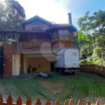 Casa à venda com 5 quartos, sendo 1 suíte, no condomínio Parque Suiça, Caieiras - SP