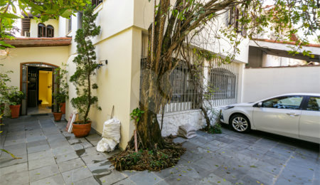 Sobrado à venda com 4 quartos, sendo 1 suíte,  em Alto da Boa Vista, São Paulo, SP