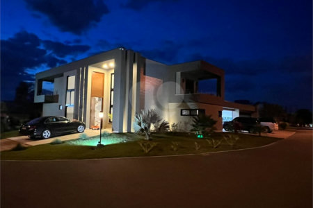 Casa à venda com 5 quartos, sendo 4 suítes, no condomínio Terras de Mont Serrat, Salto - SP