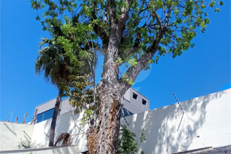 Casa à venda com 3 suítes no condomínio Residencial Jd. Floresta, São Paulo - SP