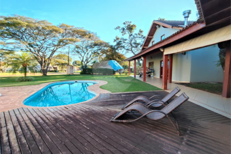 Casa à venda com 7 quartos, sendo 4 suítes, no condomínio Riviera de Santa Cristina XIII, Paranapanema - SP