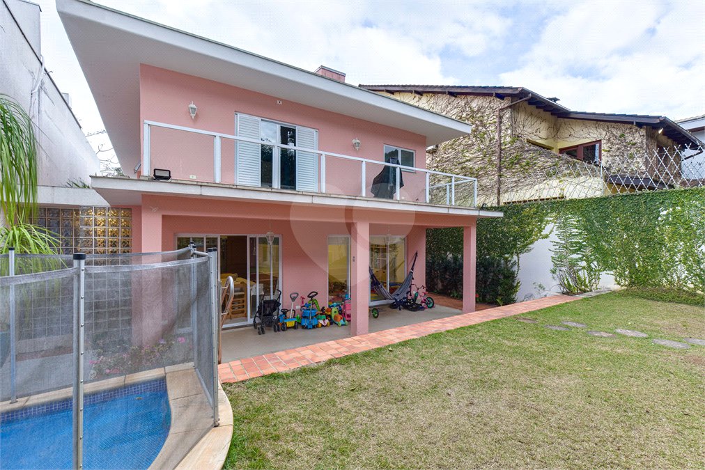 Casa à venda com 4 quartos, sendo 2 suítes,  em Alto da Boa Vista, São Paulo, SP