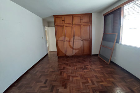 Sobrado à venda com 4 quartos, sendo 2 suítes, em Chácara Monte Alegre, São Paulo, SP