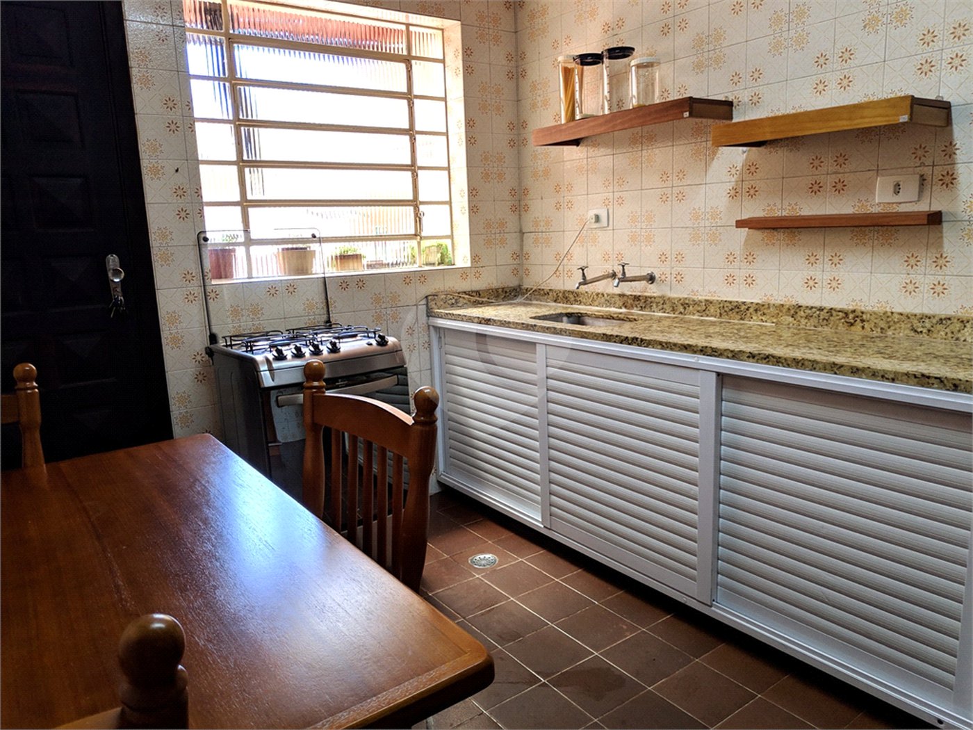 Sobrado à venda com 5 quartos, sendo 1 suíte,  em Vila Nova Conceição, São Paulo, SP