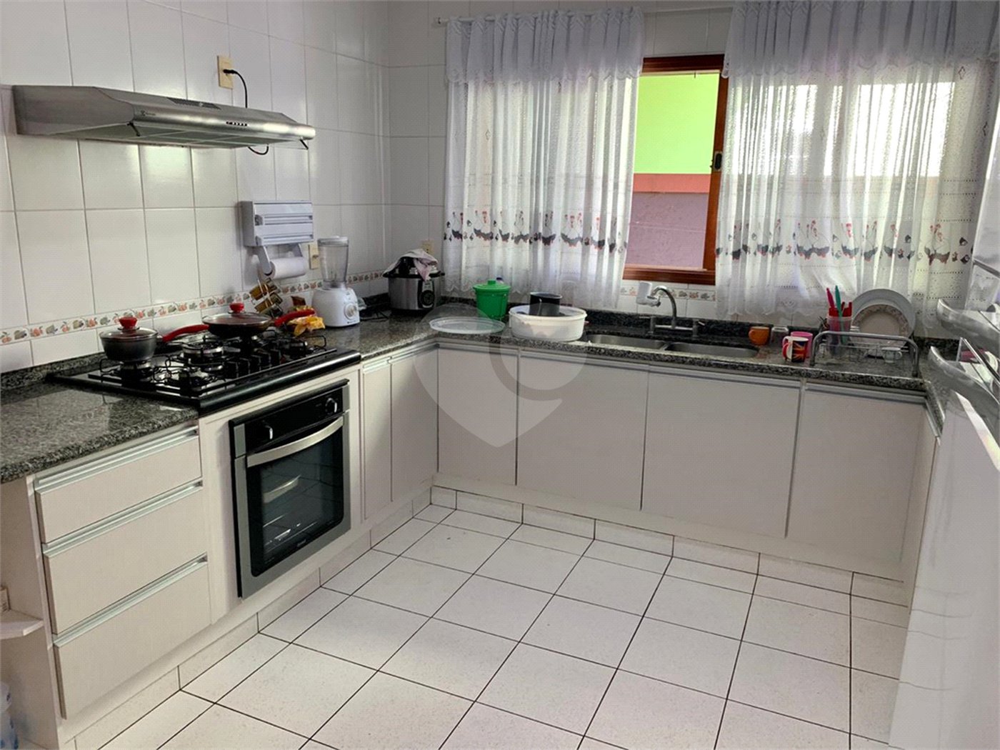 Casa à venda com 3 suítes no condomínio Villaggio Capriccio, Louveira - SP