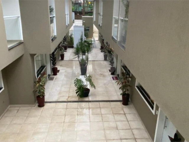 Casa à venda com 3 quartos, sendo 1 suíte,  no condomínio Garden Village, São Paulo - SP