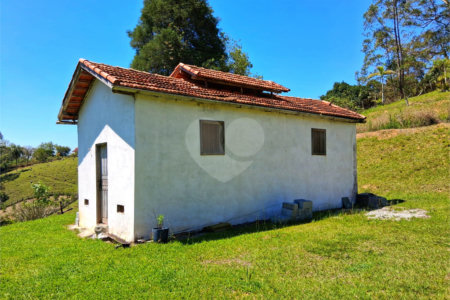 Sítio à venda com 3 quartos, sendo 1 suíte,  em Gabriel Piza, São Roque, SP