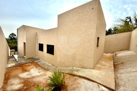 Casa à venda com 3 quartos, sendo 1 suíte,  em Loteamento Vale das Flores, Atibaia, SP